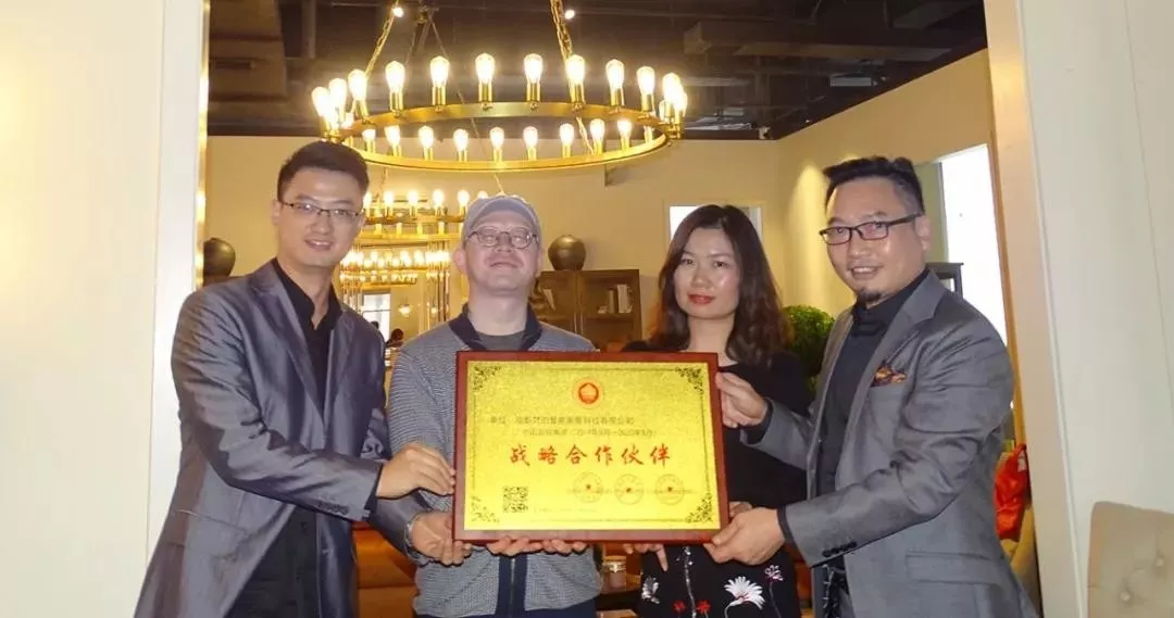 中國晶鯤鵬獎戰(zhàn)略合作伙伴設(shè)計(jì)賦能簽約儀式圓滿召開—成都建博會“大家居·設(shè)計(jì)周”(圖9)